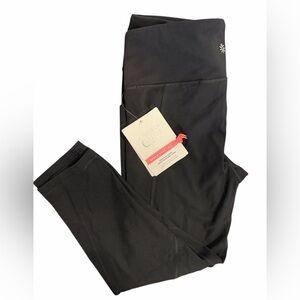 NWT Athleta Girl Black High Rise Stash Your Treasures Capri Leggings, XXL (16)